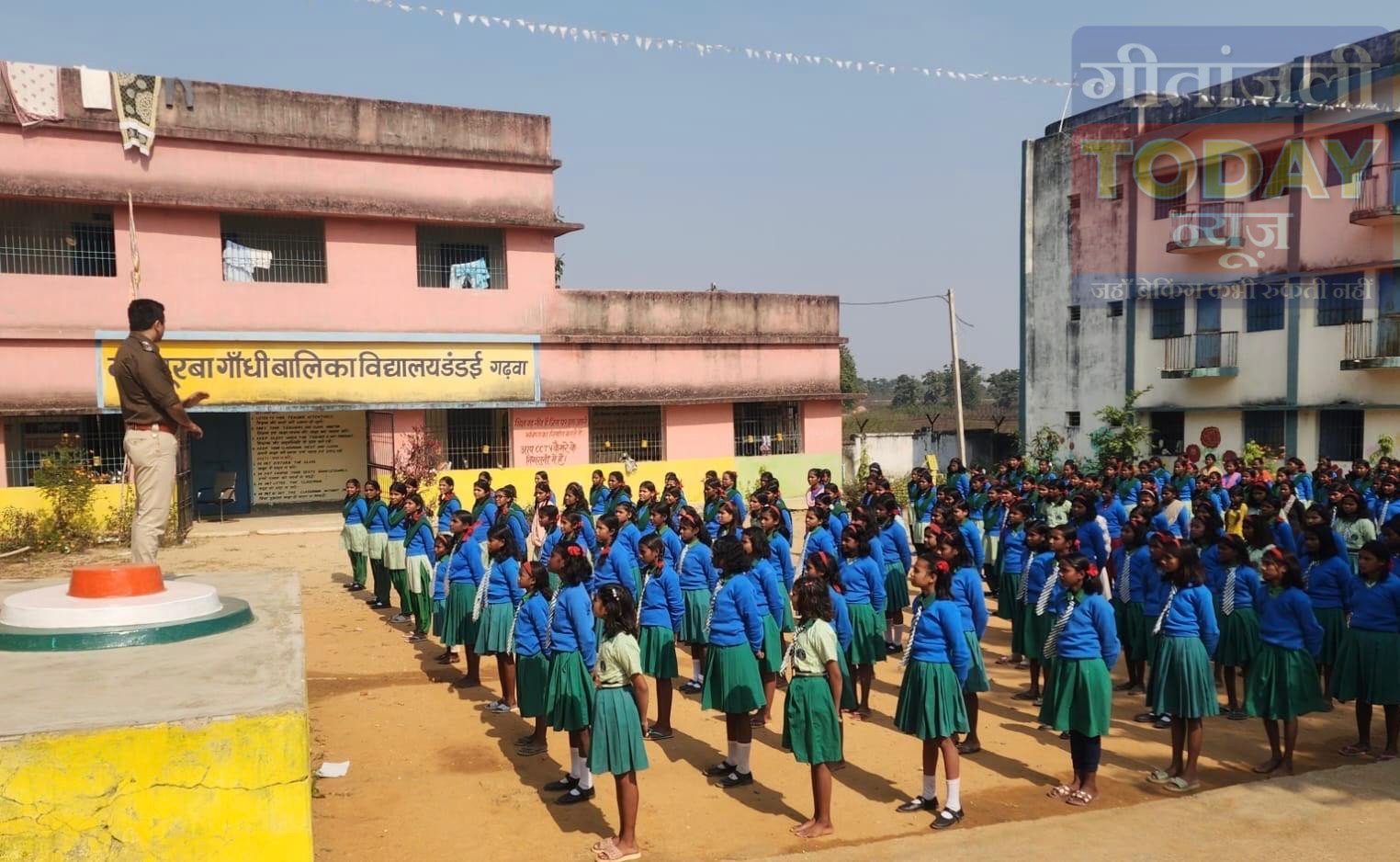 कस्तूरबा विद्यालय में पुलिस का जागरूकता अभियान, छात्राओं को साइबर ठगी व महिला सुरक्षा की दी अहम जानकारी