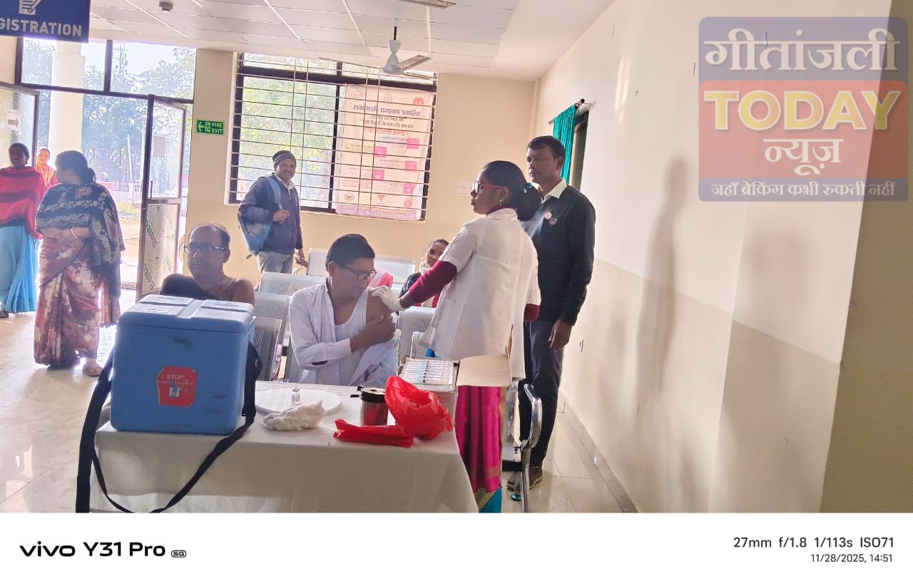 भंडरिया सीएचसी में पहली बार स्वास्थ्य कर्मियों का हेपेटाइटिस-बी टीकाकरण, रक्तदान शिविर में उमड़ी जागरूकता की नई मिसाल