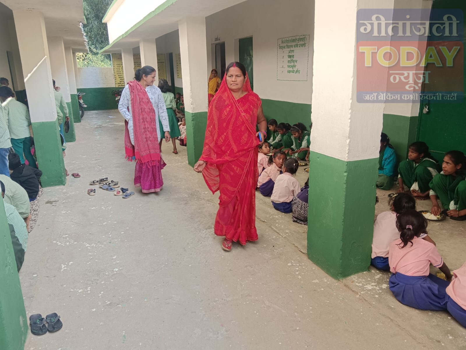 कटहर कलां पंचायत में मुखिया ने विद्यालयों का किया निरीक्षण, व्यवस्था सुधारने का दिया सख्त निर्देश