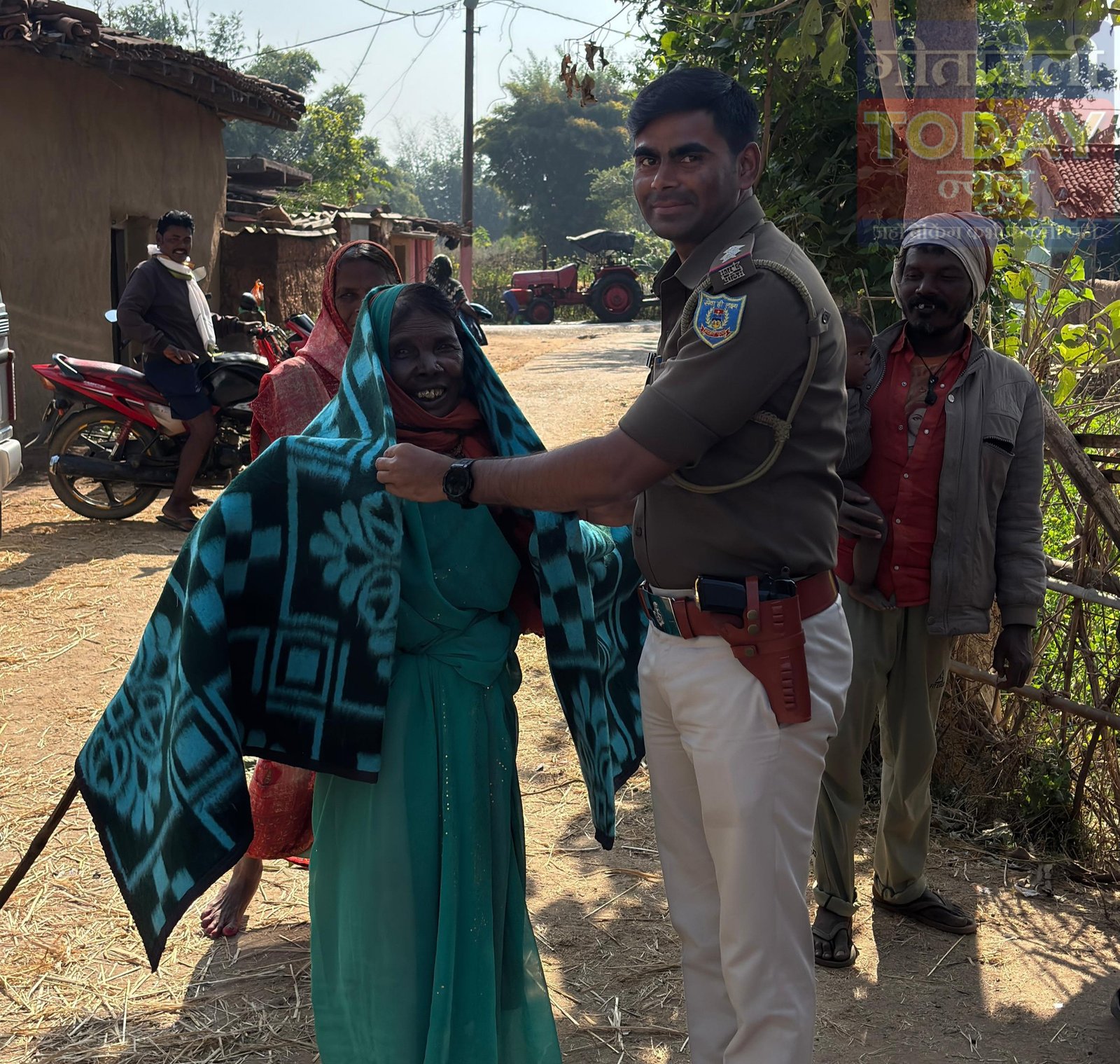 सेवा एवं सुरक्षा का अनोखा संगम: धुरकी पुलिस ने ठंड में बांटी मानवता की गर्माहट कंबल 