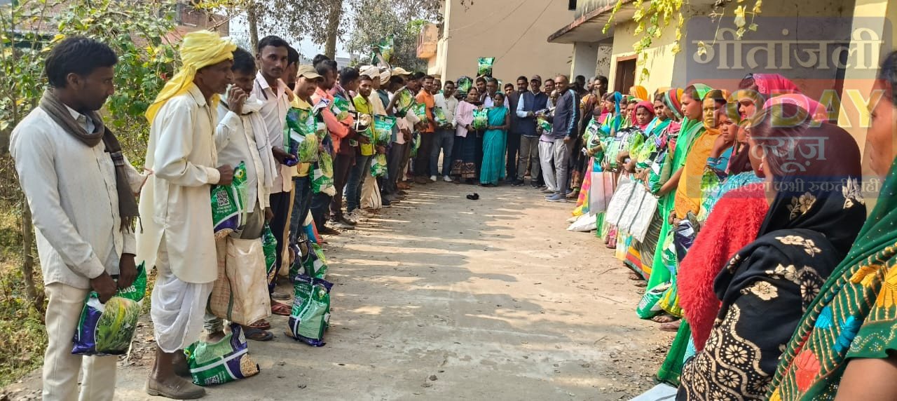 बलिगढ़ पंचायत में 400 किसानों के बीच मक्का बीज का वितरण, किसानों में उत्साह