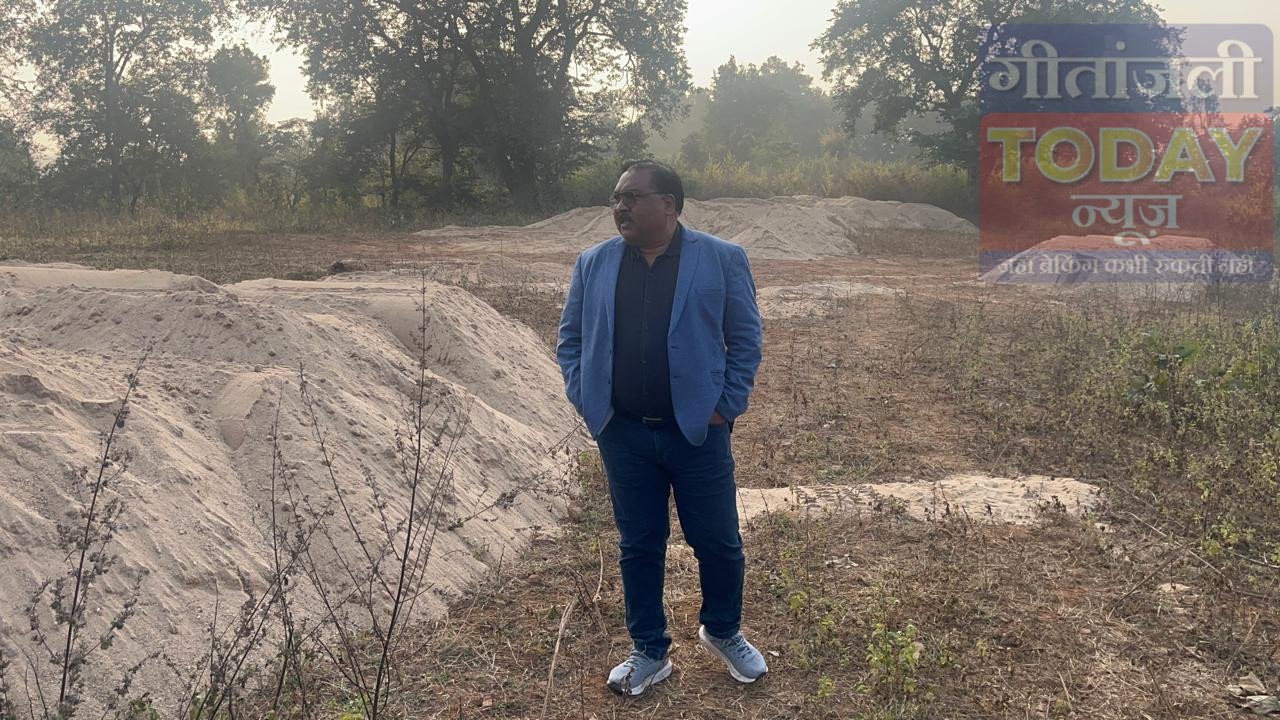 गुप्त सूचना पर बड़ी कार्रवाई: धुरकी थाना क्षेत्र में अवैध भंडारित 100 हाईवा बालू जब्त