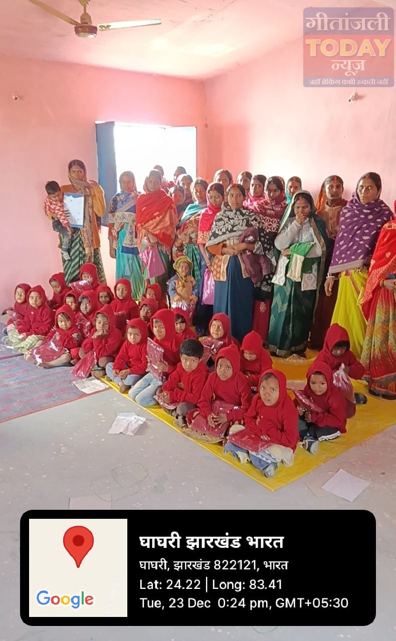 घघरी उत्तरी आंगनबाड़ी केंद्र में बच्चों के चेहरे खिले, सर्दी से बचाव को किया गया स्वेटर वितरण