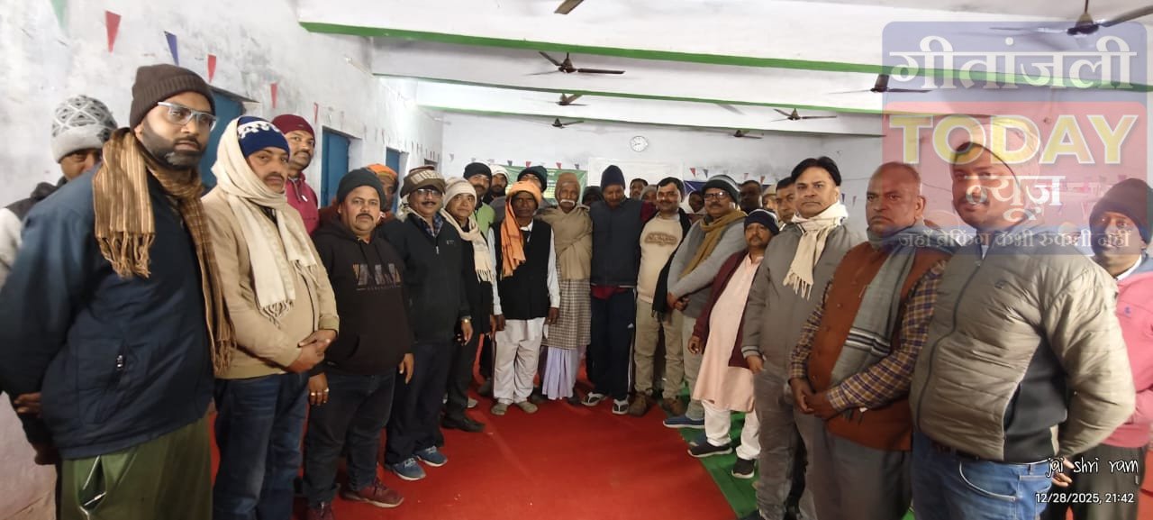 पुरैनी गांव में साहू समाज की बैठक व लिट्टी भोज, एकता और शिक्षा पर दिया गया जोर