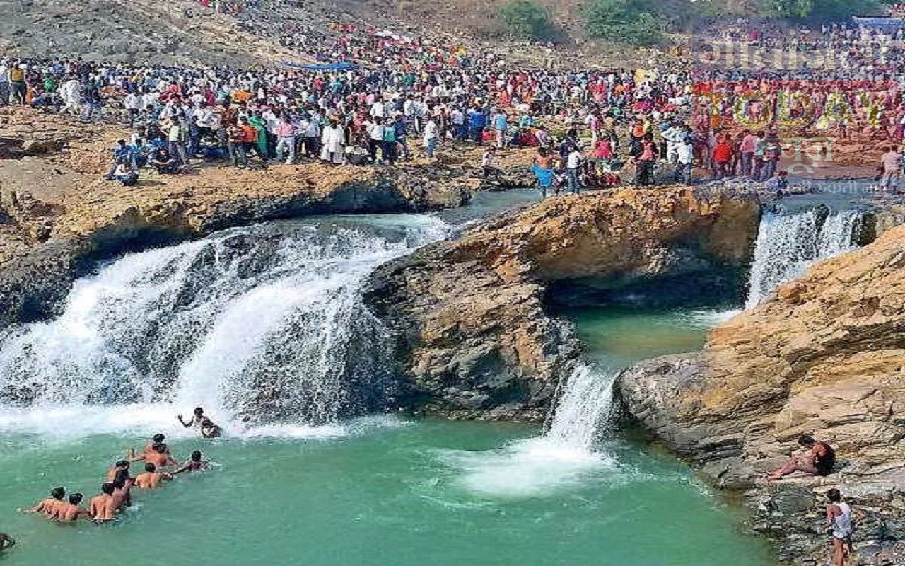 नववर्ष के स्वागत में सुखलदरी जलप्रपात बना सैलानियों की पहली पसंद