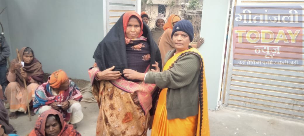 समाजसेवी की पहल से ठंड में मिली राहत, 100 जरूरतमंदों के बीच कंबल वितरण