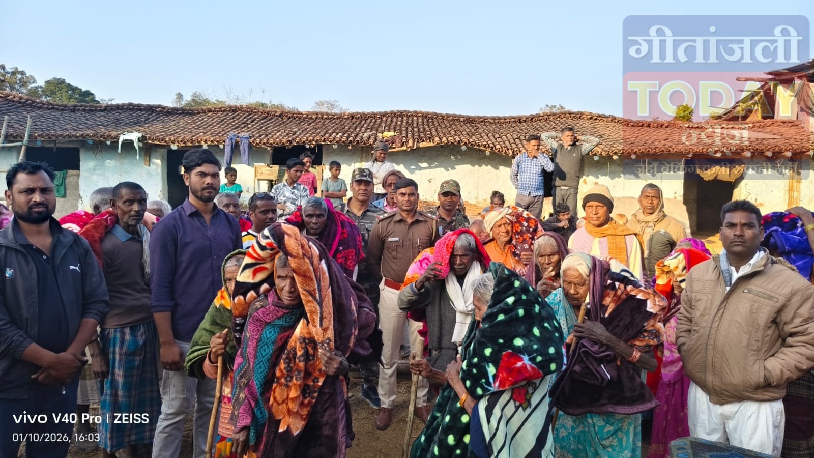 धुरकी थाना प्रभारी जनार्दन राउत ने गरीब और असहायों में कंबल वितरित कर दिखायी मानवता