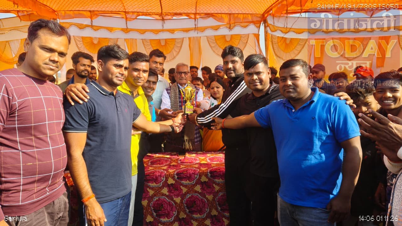 प्रशासन एकादश ने पत्रकार एकादश को 73 रन से हराया।अनुज बने मैन ऑफ द मैच