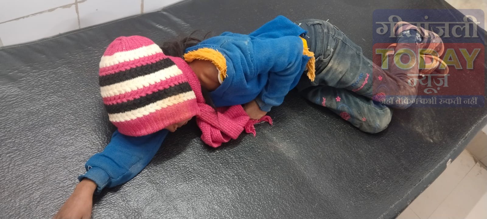 मझिआंव में मेला जा रहे लोगों से भरा टेंपो पलटा, महिलाएं-बच्चों समेत 10 घायल