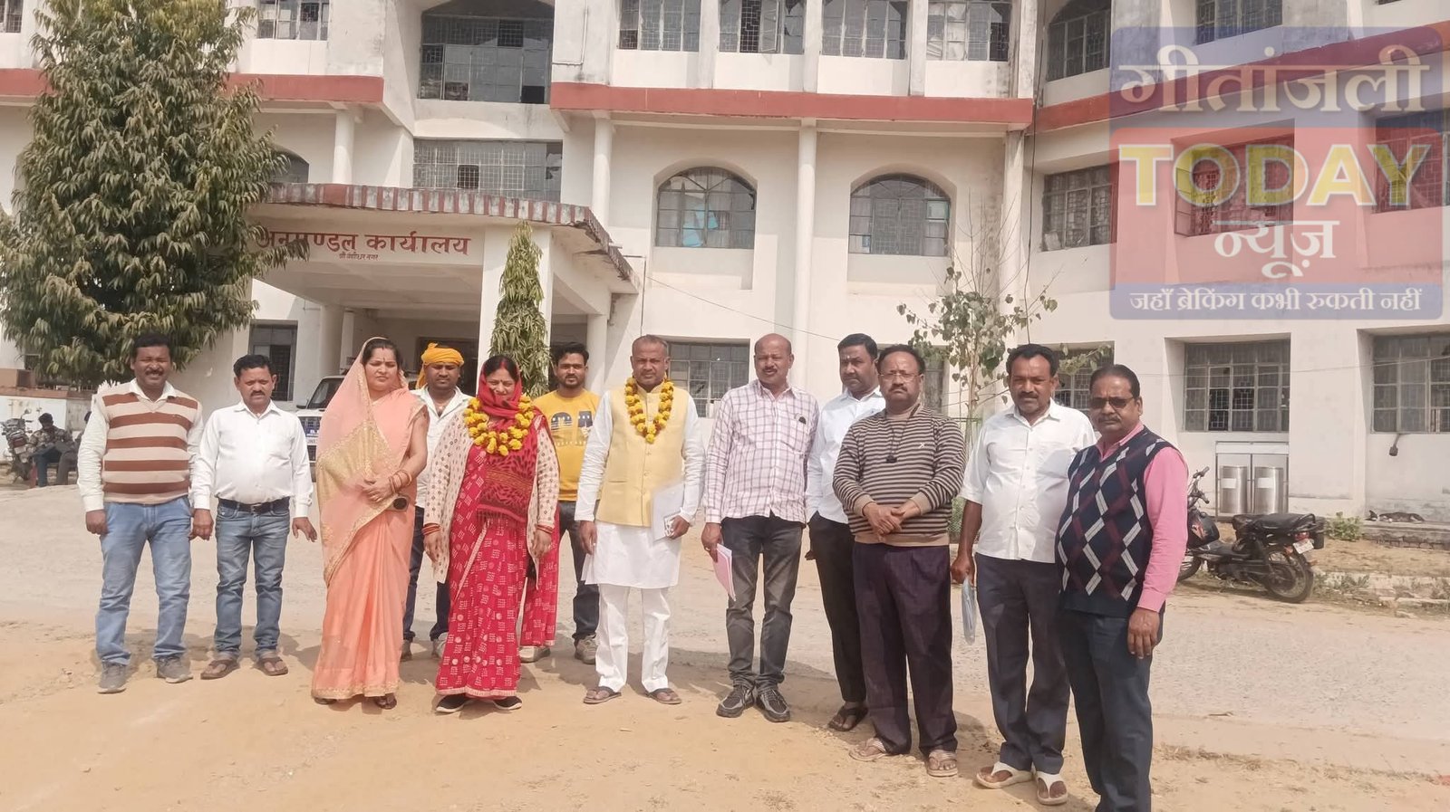 बंशीधर नगर पंचायत अध्यक्ष पद पर साधना प्रकाश की जीत, समर्थकों में जश्न