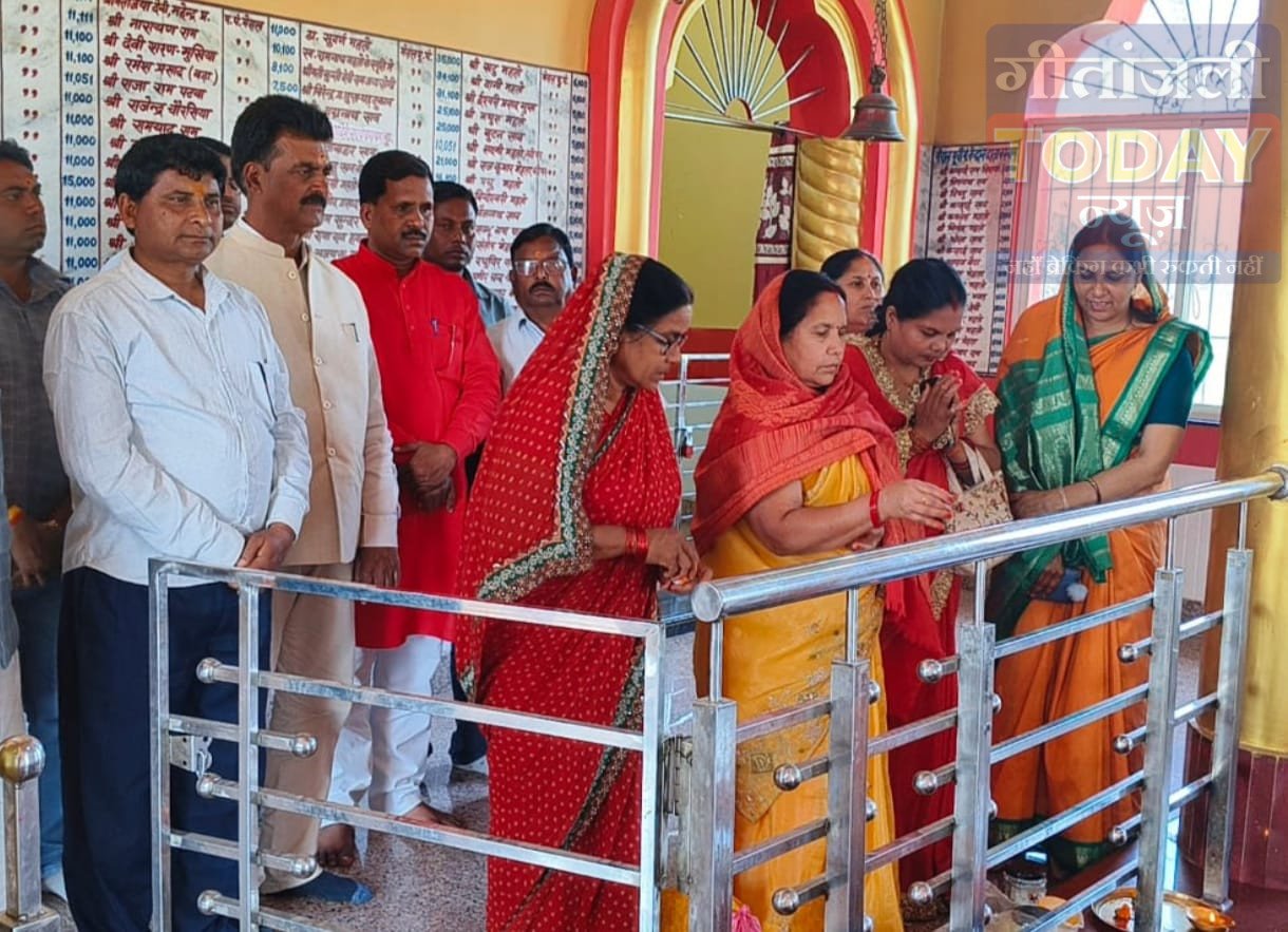 विधानसभा जीत की मन्नत पूरी होने पर विधायक सत्येंद्र नाथ तिवारी की पत्नी ने मां शायर देवी धाम में टेका माथा