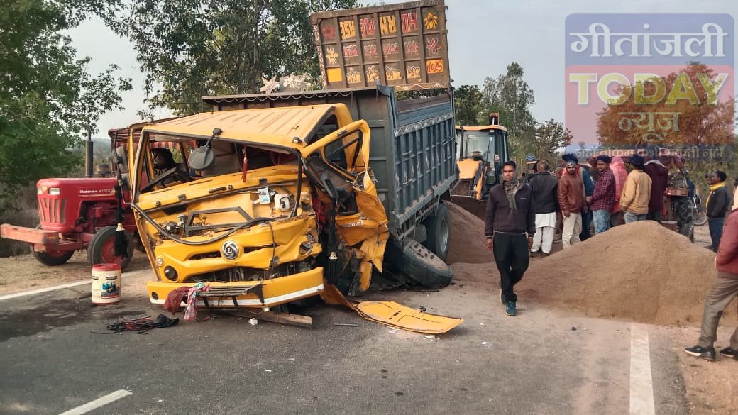 डंडई में अवैध बालू ढुलाई के बीच टिप्पर–ट्रैक्टर की भीषण भिड़ंत, दोनों वाहन चकनाचूर
