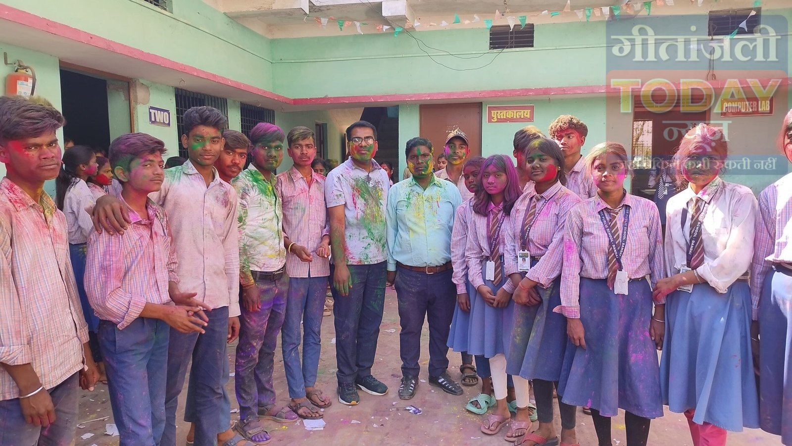 डंडई पैराडाइज पब्लिक स्कूल में रंगों की बौछार, होली मिलन में दिखा उत्साह और भाईचारा