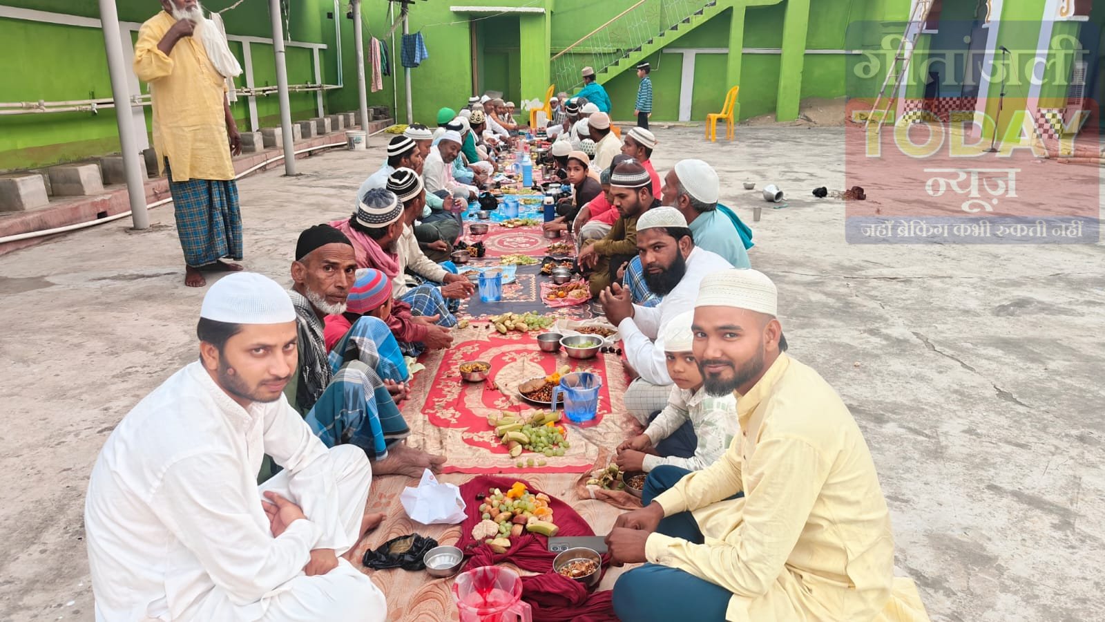 रमज़ान के पाक महीने में बेलाबार गांव में रोज़ा इफ्तार का आयोजन, मुखिया मुंगां साह हुए शामिल
