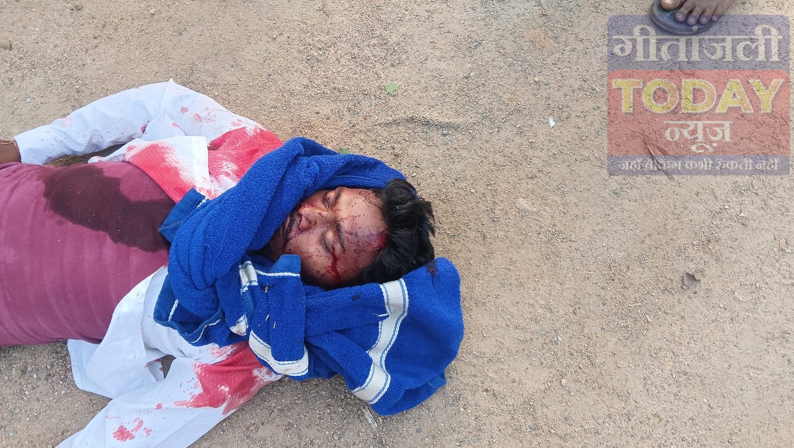 मझिआंव-गढ़वा सड़क पर दर्दनाक हादसा, पेड़ से टकराई कार, तीन युवक गंभीर