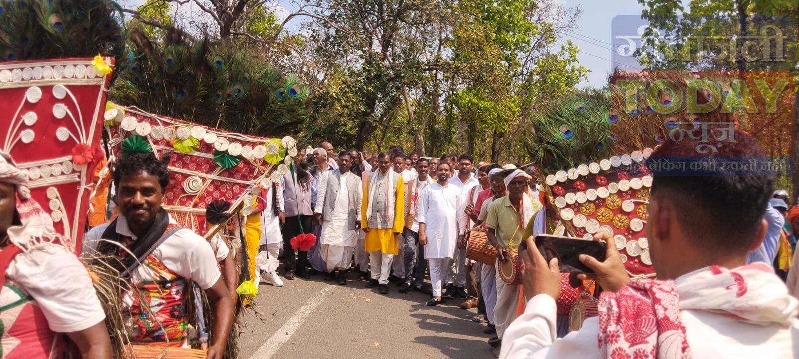 आड़ा महुआ में नीलांबर-पीतांबर शहादत दिवस मनाया गया, पूर्व विधायक बृहस्पत सिंह खरवार ने दी श्रद्धांजलि
