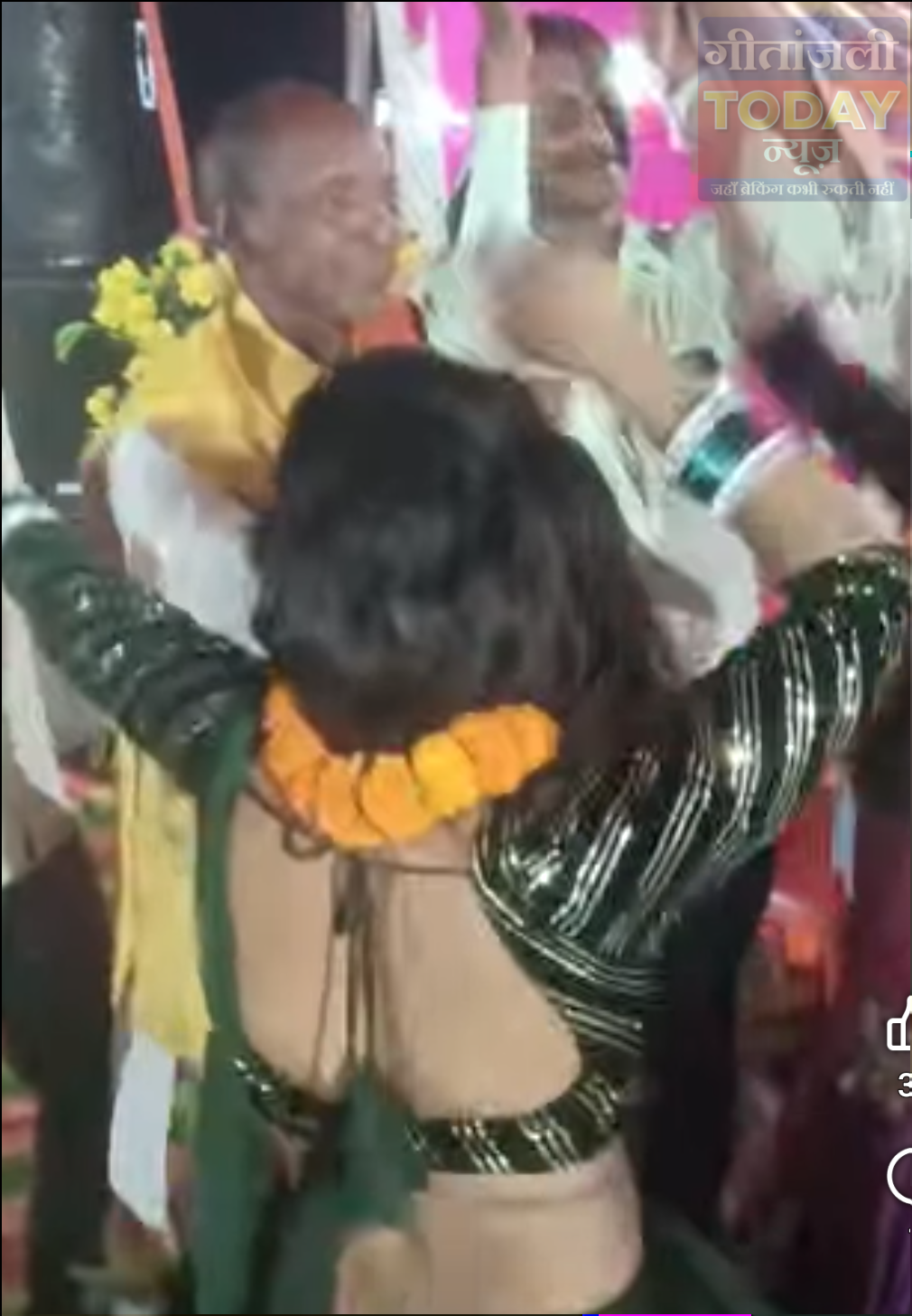 बीरबल छठ पूजा में अश्लील डांस का वीडियो वायरल सूर्य मंदिर ट्रस्ट पर उठे सवाल