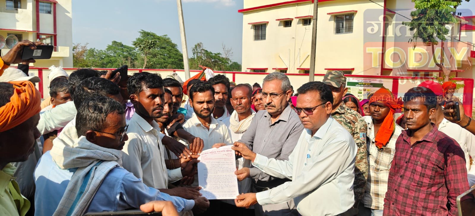 डंडई में राशन घोटाले पर आदिम जनजातियों का प्रदर्शन, निष्पक्ष जांच की मांग