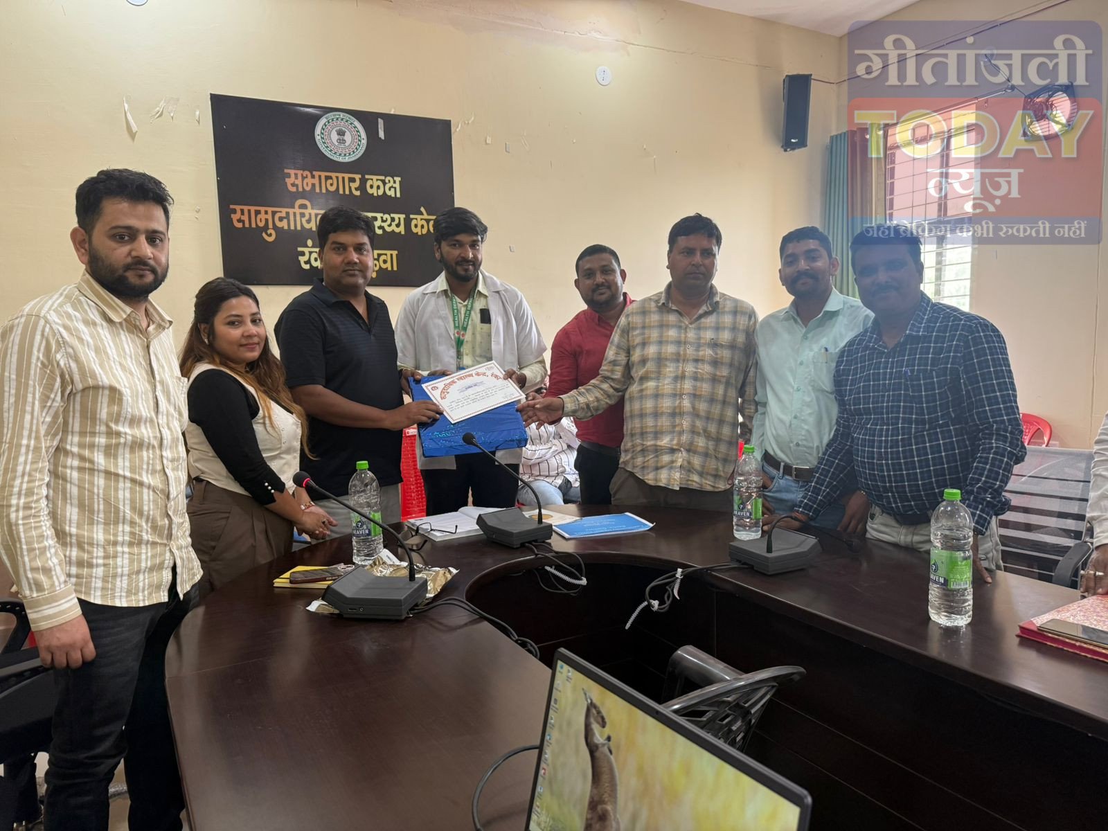 रंका सीएचसी में स्वास्थ्यकर्मियों की समीक्षा बैठक, योजनाओं की प्रगति पर हुई चर्चा