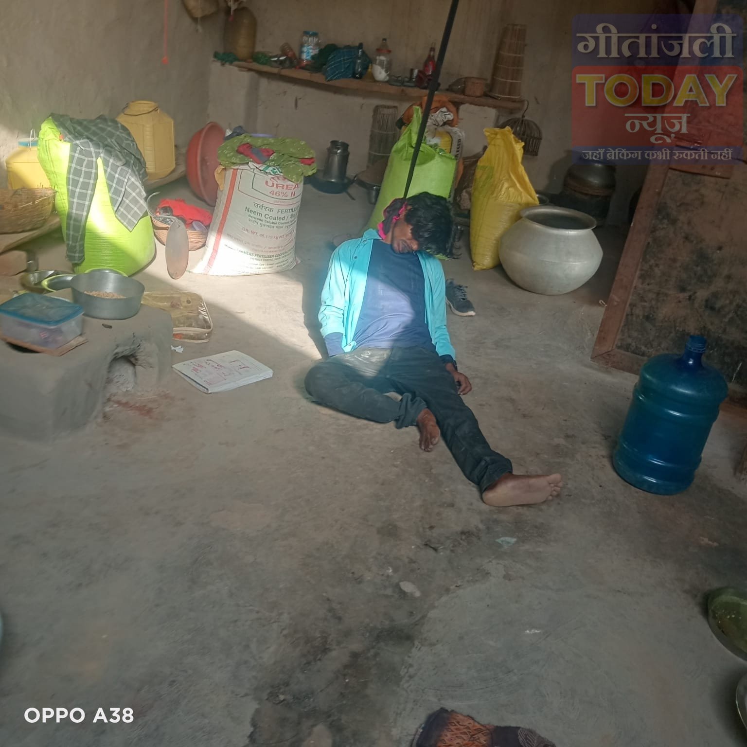 कुरुन गांव में सनसनी: गमछे से लटका मिला युवक का शव, जांच में जुटी पुलिस