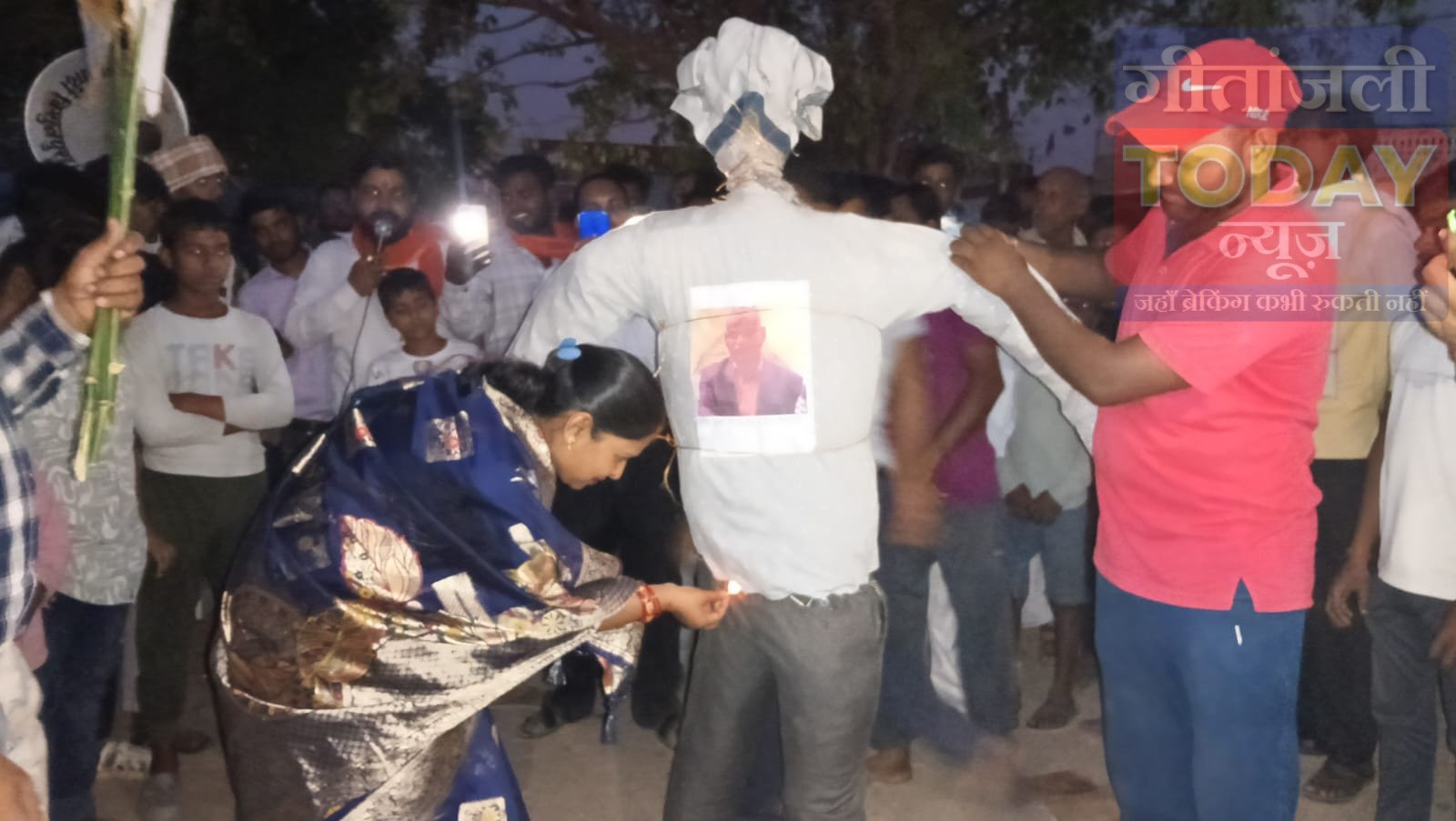 अतिक्रमण विवाद पर विशुनपुरा में बवाल: प्रमुख बनाम ग्रामीण, पुतला दहन से बढ़ा तनाव