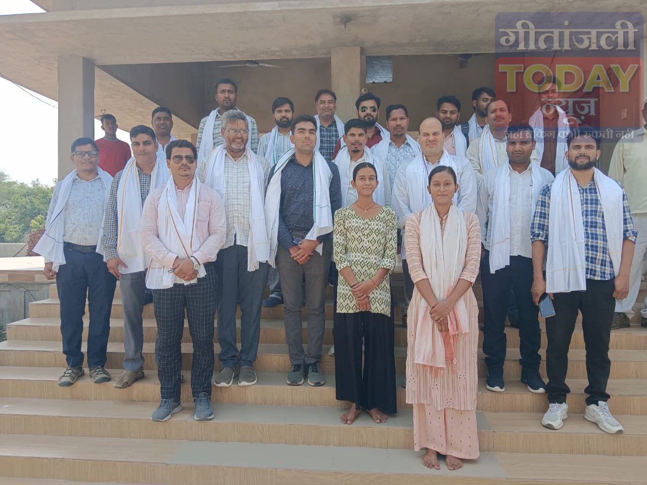 प्रखण्ड टॉपर पुत्री की सफलता पर दीपक यादव ने विद्यालय परिवार को किया सम्मानित