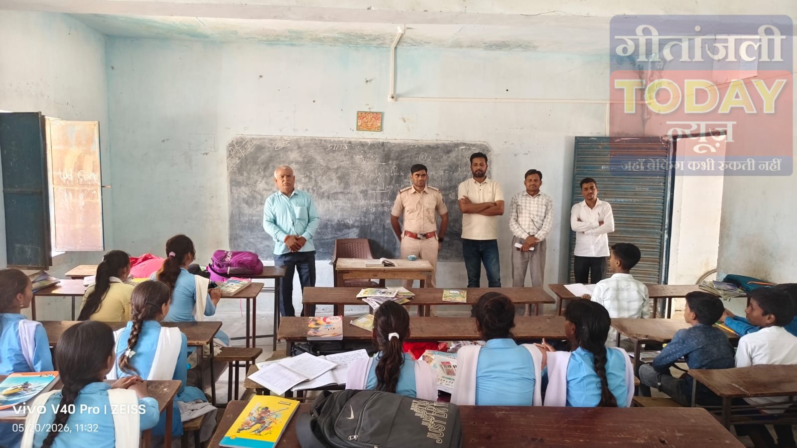 सगमा में धुरकी पुलिस ने चलाया जागरूकता अभियान, विद्यार्थियों को साइबर सुरक्षा व सामाजिक कुरीतियों के प्रति किया जागरूक