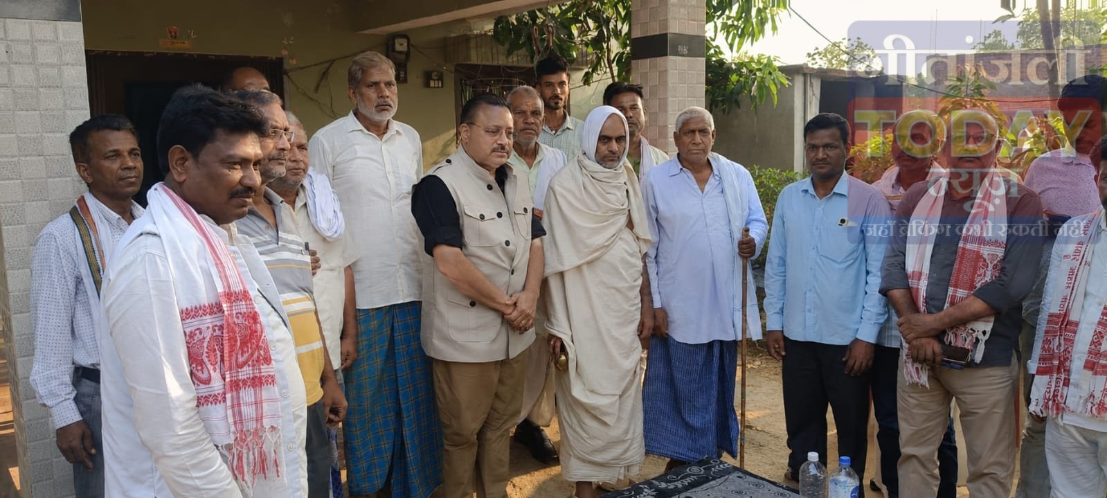 दिवंगत शिक्षक के घर पहुंचे विधायक अनंत प्रताप देव, शोकाकुल परिवार को दी सांत्वना