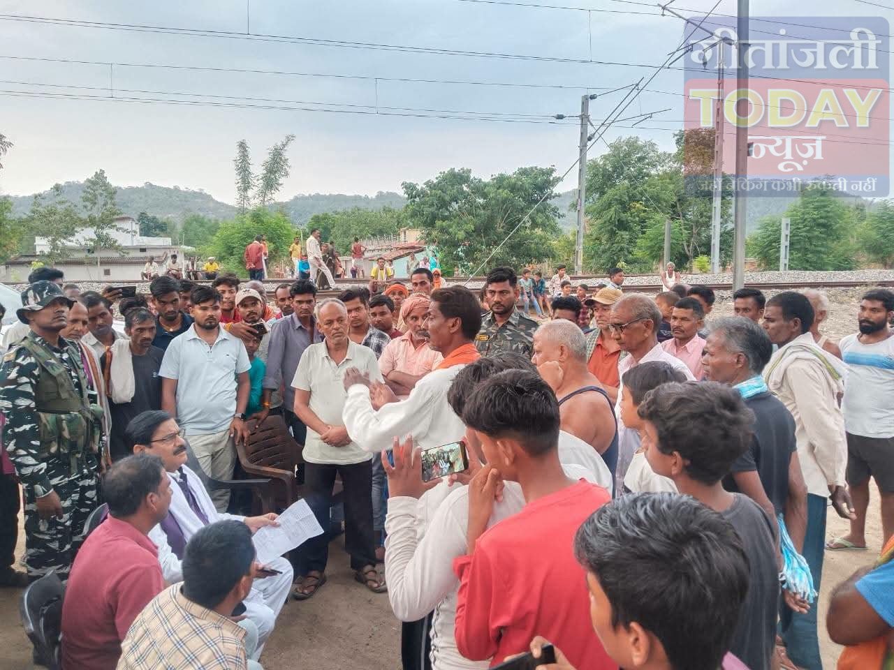 ग्रामीणों की शिकायत पर हरकत में आए विधायक, अंडरपास समस्या को लेकर अधिकारियों को लगाई फटकार