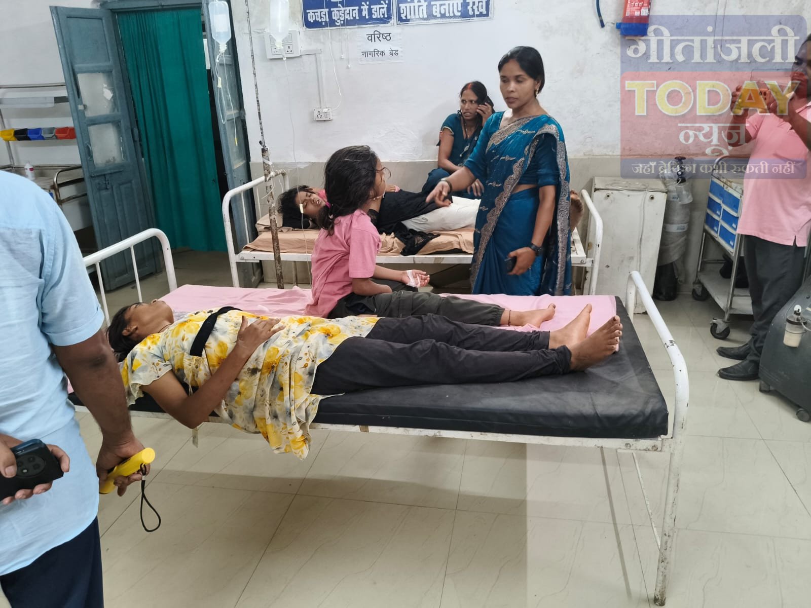 खरौंधी के कस्तूरबा विद्यालय में दर्जनों छात्राएं बीमार, स्वच्छ पेयजल नहीं मिलने का आरोप