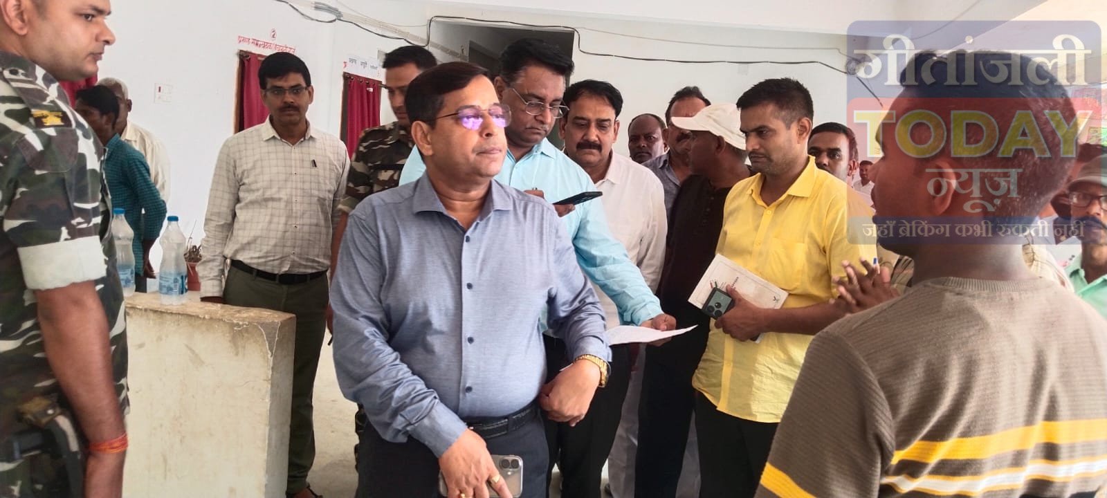 भंडरिया दौरे पर उपायुक्त, अस्पताल से प्रखंड कार्यालय तक व्यवस्थाओं का लिया जायजा