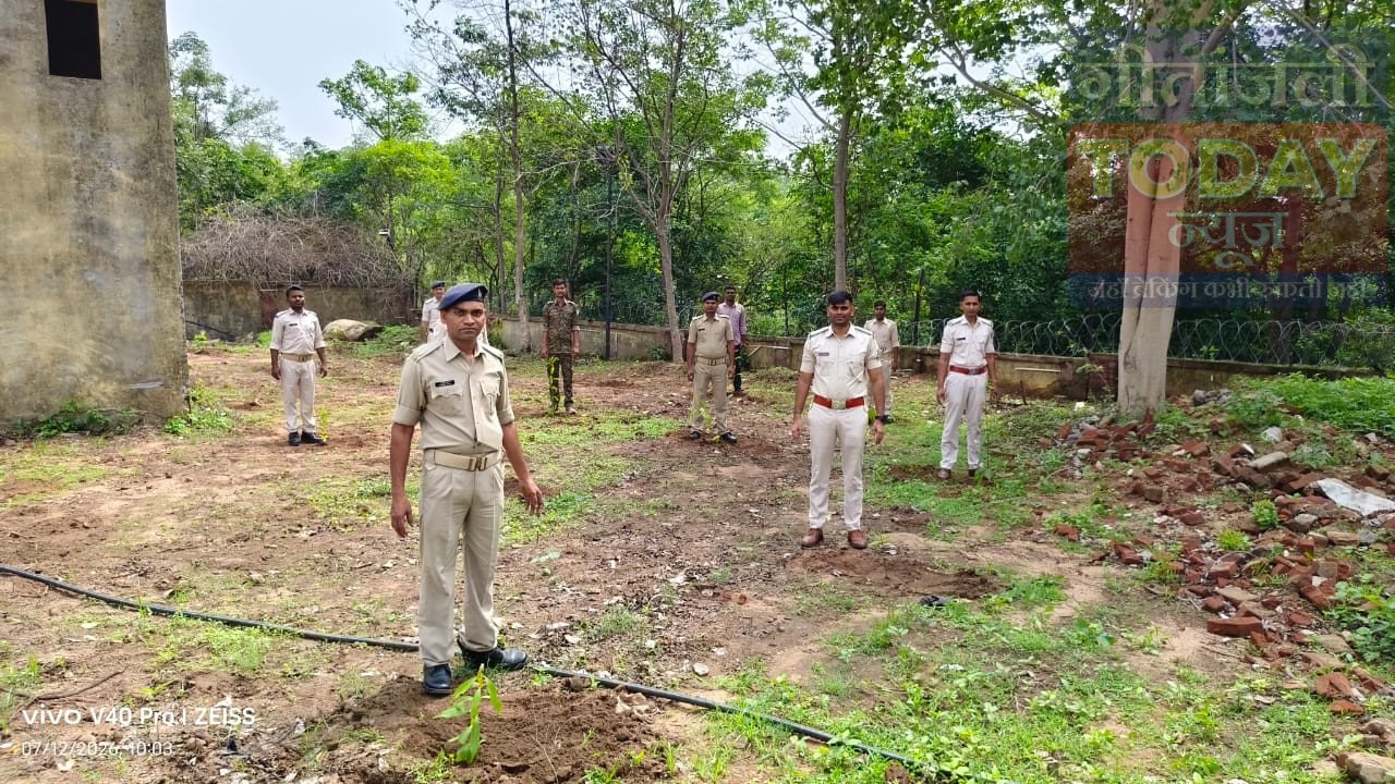 धुरकी थाना परिसर में 45 पौधों का रोपण, पर्यावरण संरक्षण का दिया संदेश