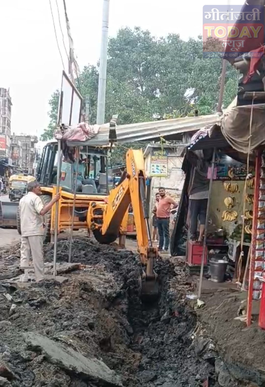 रंका में पीडब्ल्यूडी ने शुरू कराई नालियों की सफाई, जलजमाव से मिलेगी राहत