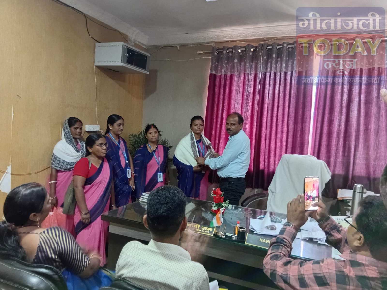 केतार प्रखंड में शत-प्रतिशत SIR कार्य करने वाले बीएलओ सम्मानित