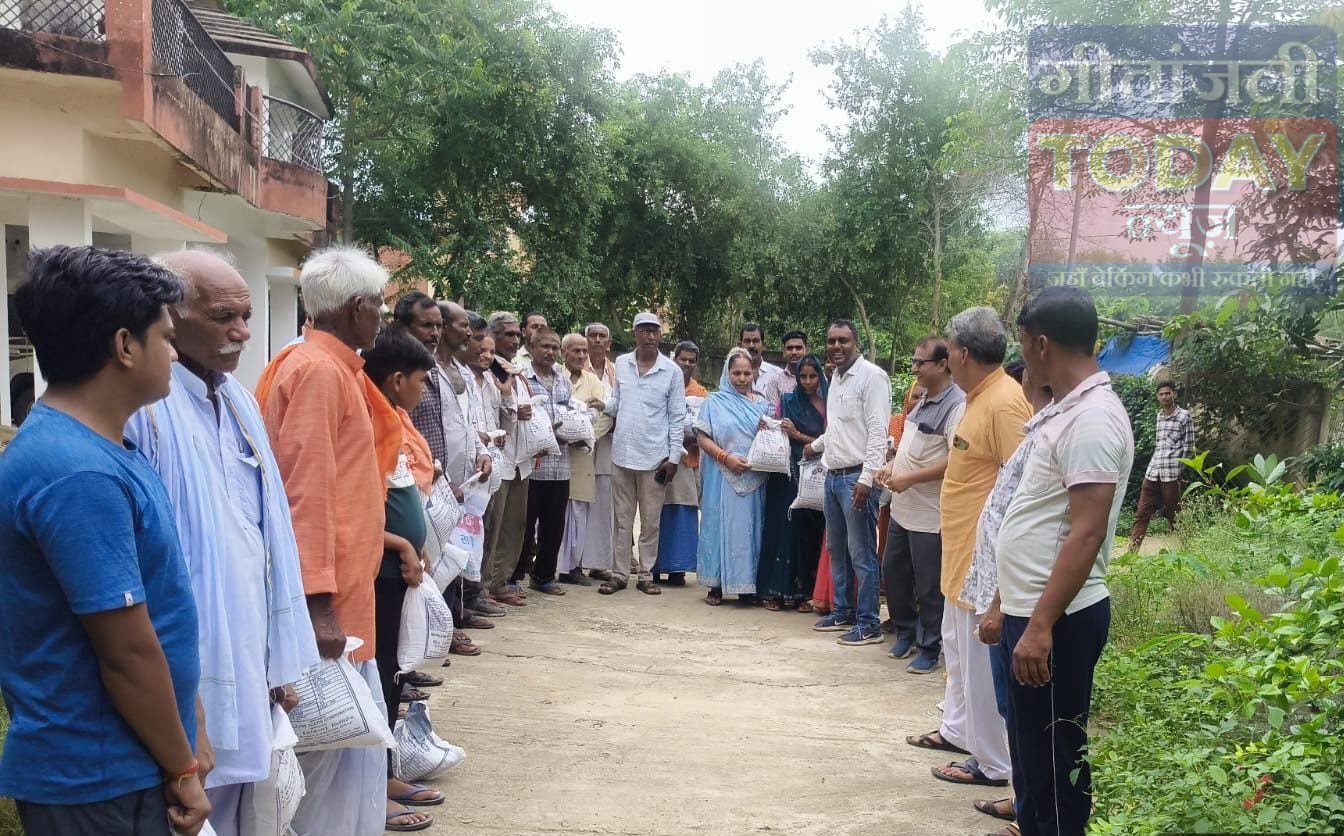 बिरसा फसल विस्तार योजना के तहत 500 किसानों को मिला मूंग बीज