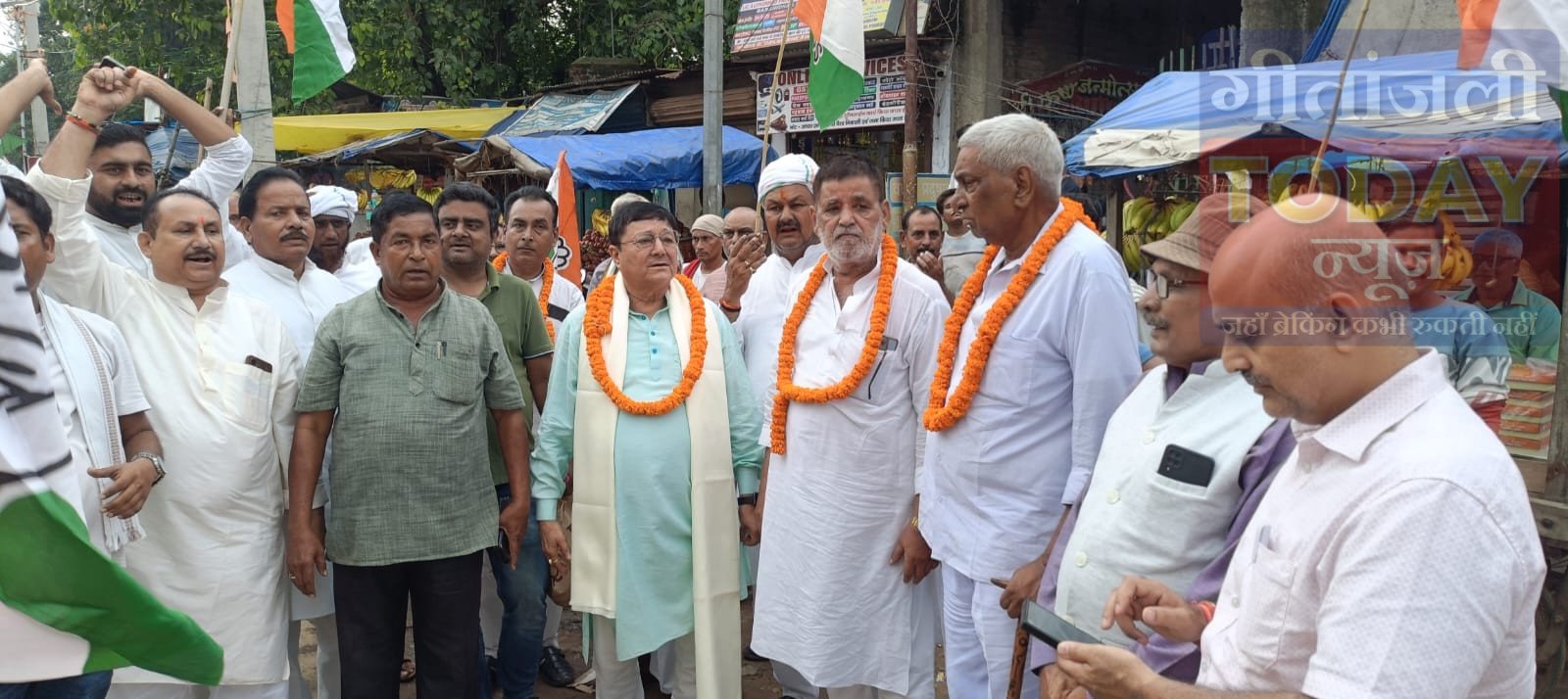 दतिया में कांग्रेस की जीत पर श्री बंशीधर नगर में निकला विजय जुलूस, कार्यकर्ताओं ने मनाया जश्न