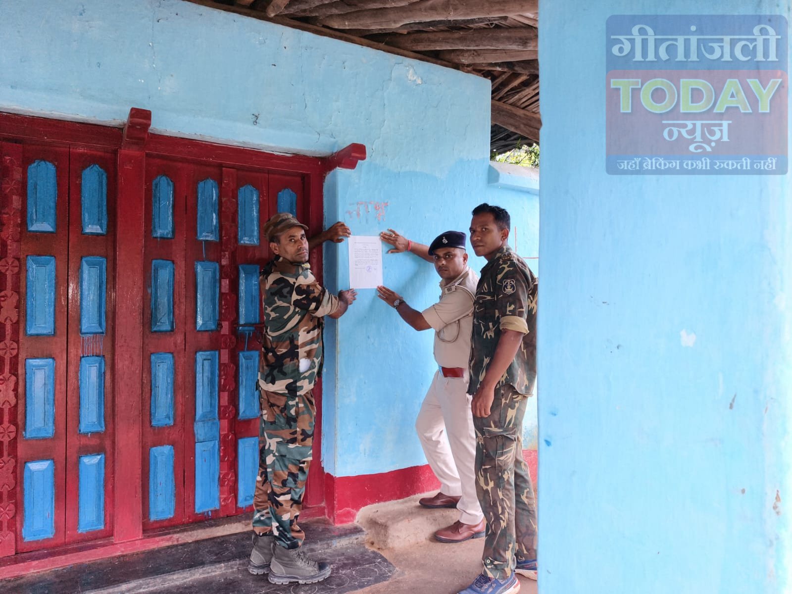 धुरकी पुलिस की बड़ी कार्रवाई: छत्तीसगढ़ पहुंचकर फरार आरोपी के घर चिपकाया इश्तहार, आत्मसमर्पण नहीं किया तो होगी कुर्की